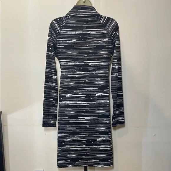 Soybu Black and White Patterned Long Sleeve Dress - Picture 3 of 10